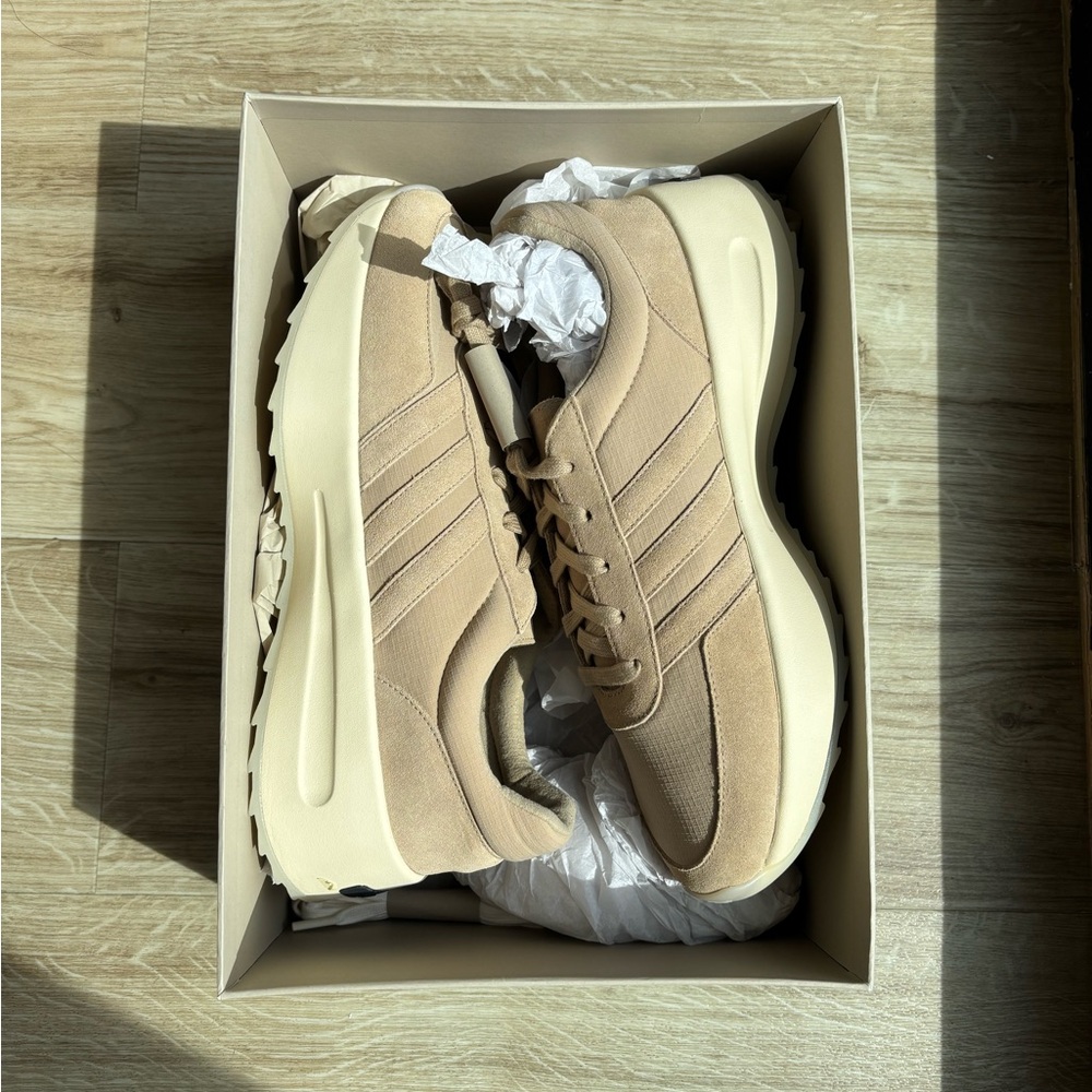 Adidas Fear of God x Athletics Los Angeles Lace Up Sneakers
$170.00